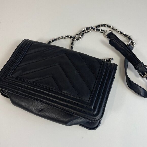 Badgley Mischka Quilted Crossbody Flap Bag Purse Black M Clasp Zip Pockets Chain - Picture 3 of 16